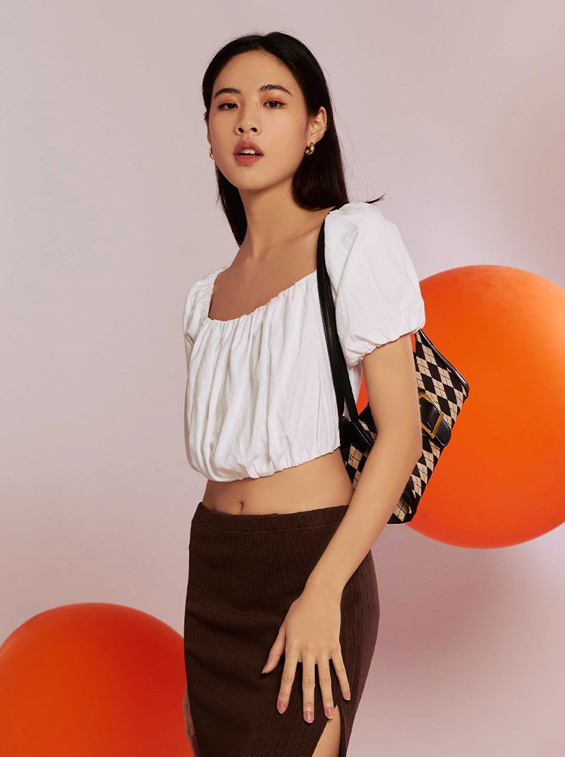 泡泡袖露背上衣'