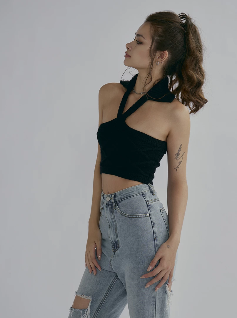 繞脖平口針織上衣