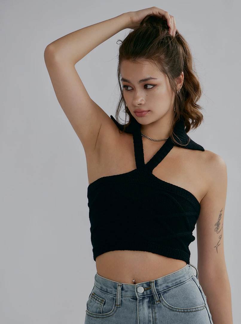 繞脖平口針織上衣