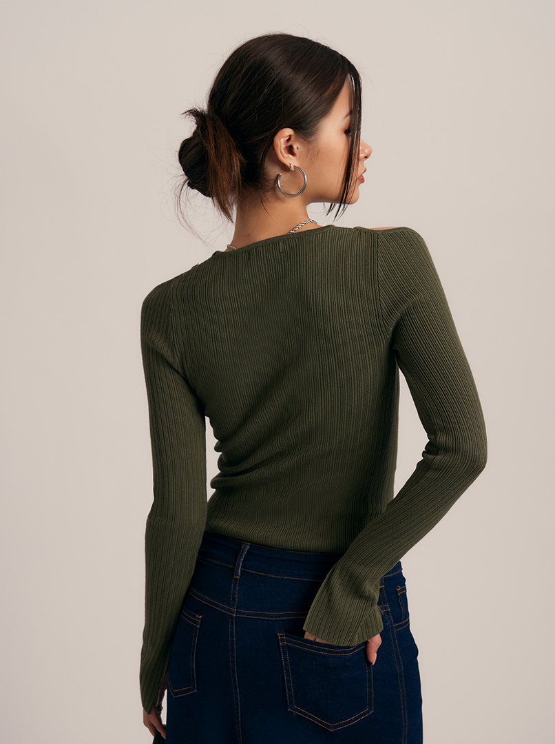 圓領挖肩合身針織上衣