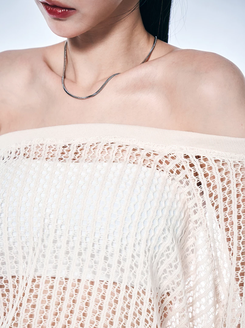 寬鬆斜領洞洞罩衫