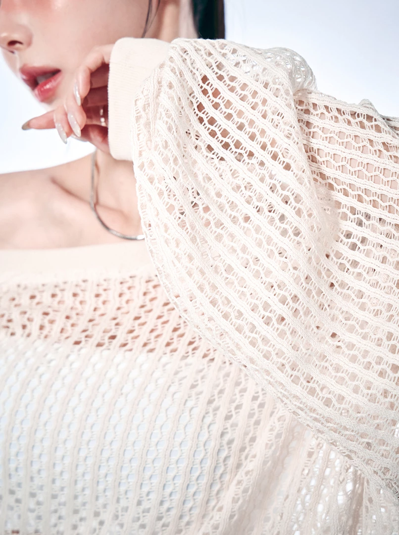 寬鬆斜領洞洞罩衫