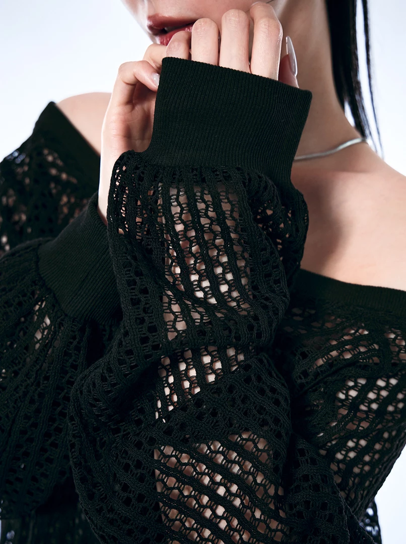 寬鬆斜領洞洞罩衫