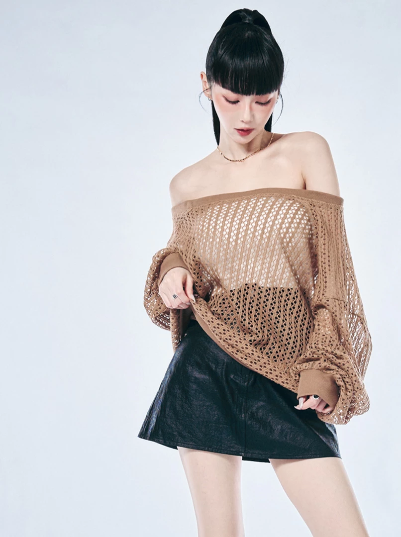 寬鬆斜領洞洞罩衫