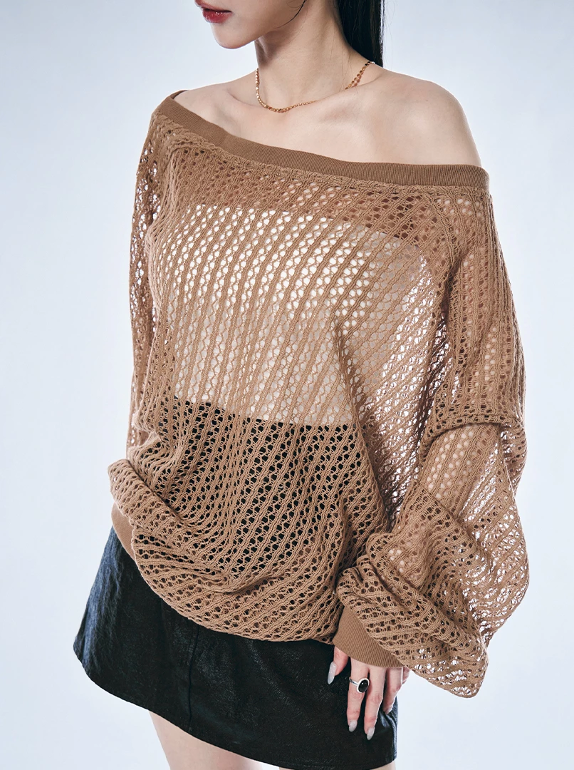 寬鬆斜領洞洞罩衫