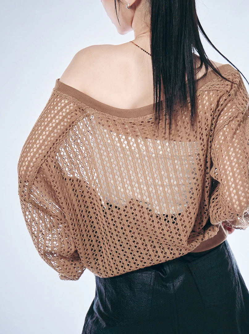 寬鬆斜領洞洞罩衫