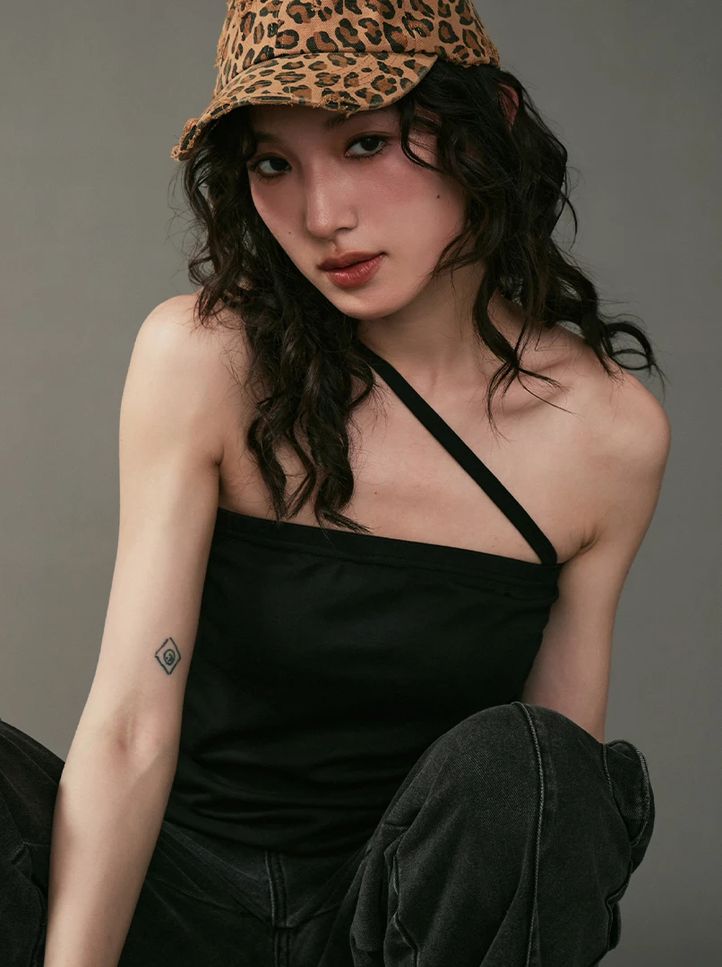 不規則斜掛脖上衣