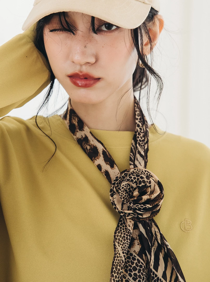 時尚豹紋設計絲巾(附玫瑰)