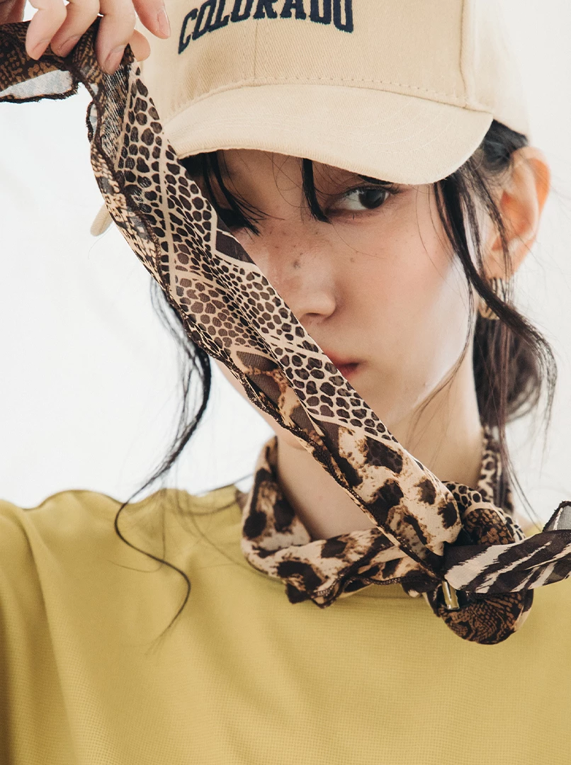 時尚豹紋設計絲巾(附玫瑰)