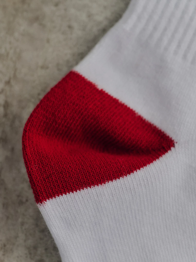 黑土聯名刺繡襪子