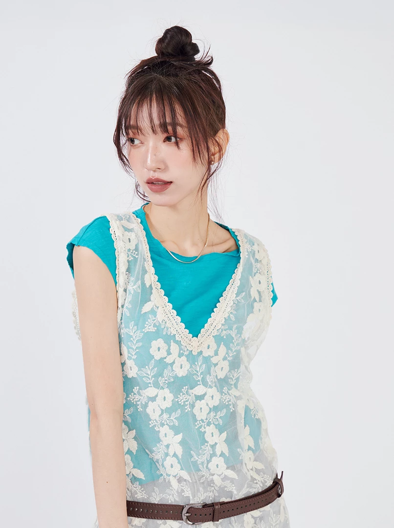 花朵蕾絲V領上衣