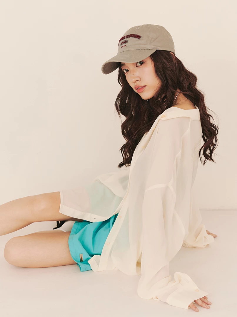 極簡透膚百搭襯衫