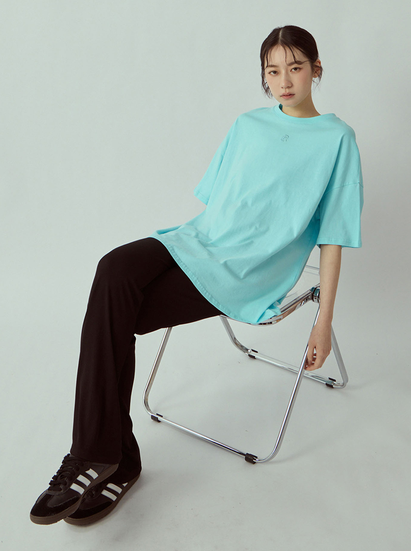 簡約刺繡圓領T恤