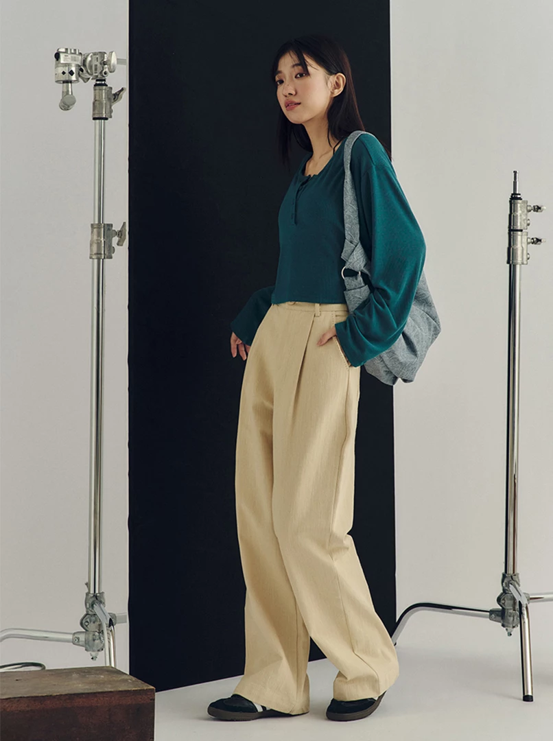 寬鬆圓領坑條上衣