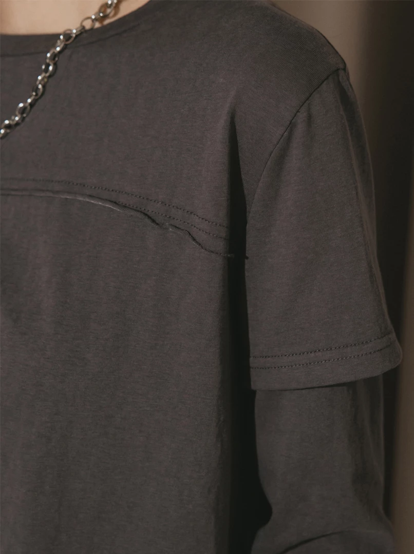 假兩件疊層設計上衣