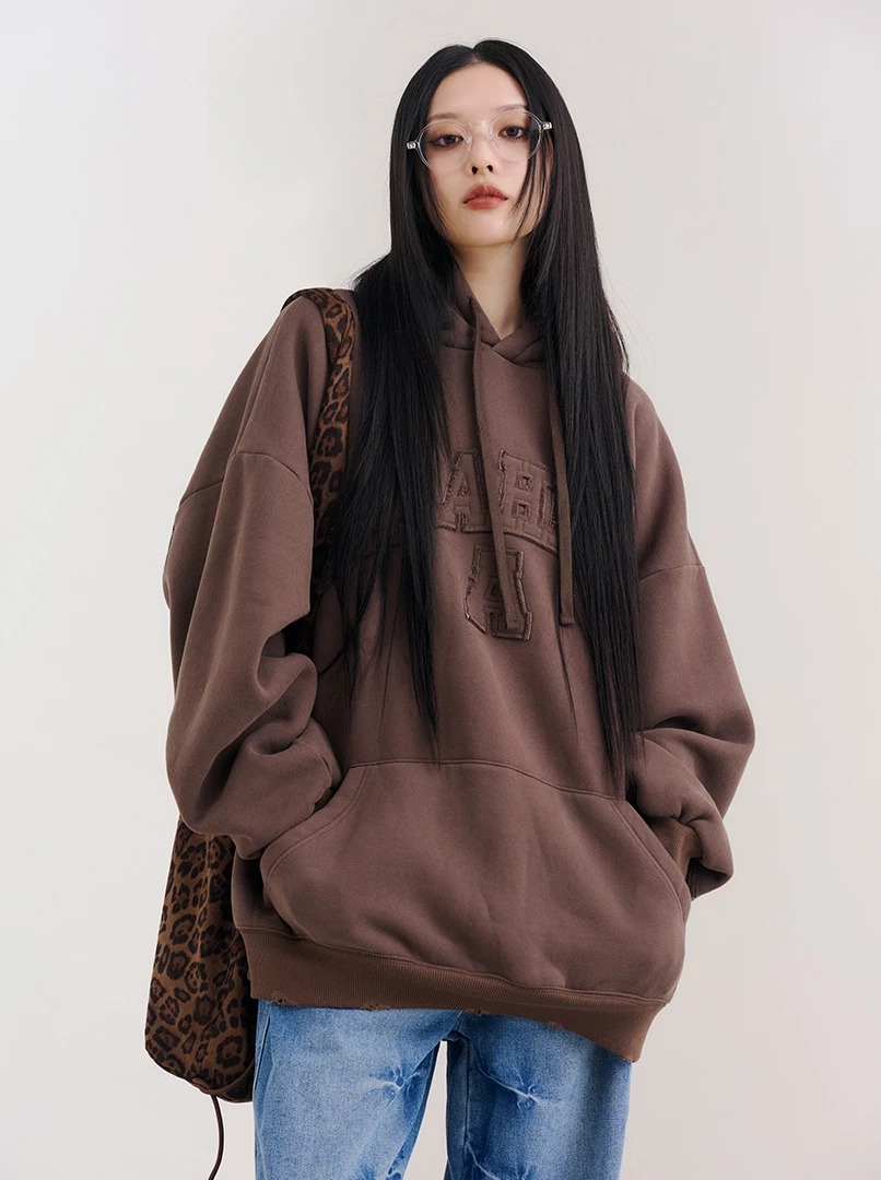 同色拼布字樣寬鬆刷毛帽T