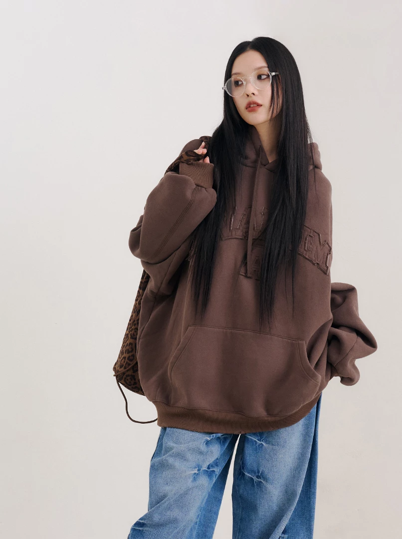 同色拼布字樣寬鬆刷毛帽T