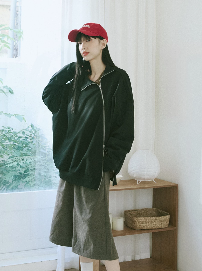 斜拉鍊設計疊穿大學T