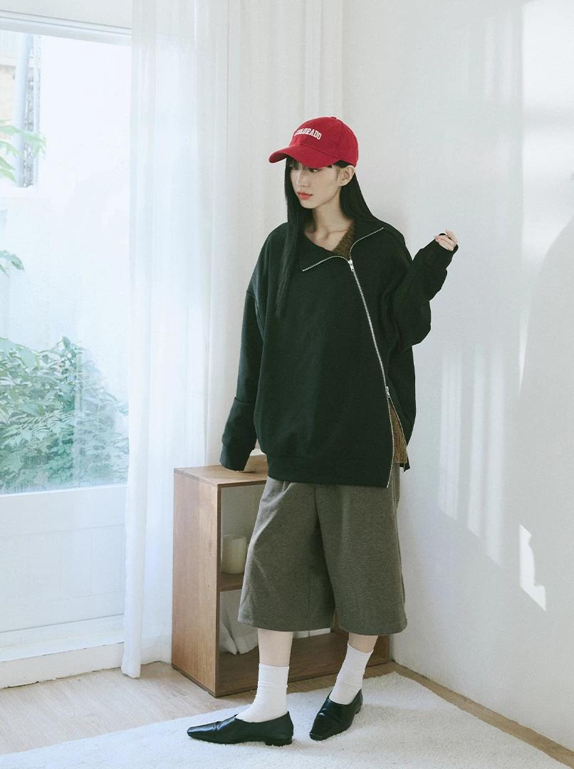 斜拉鍊設計疊穿大學T