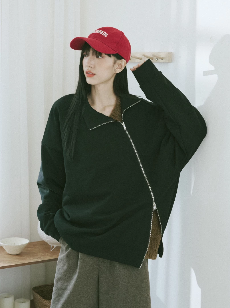 斜拉鍊設計疊穿大學T