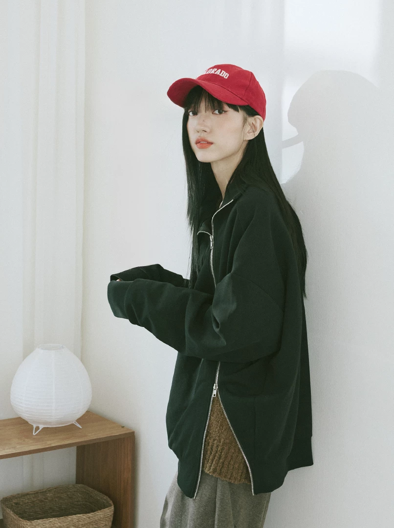 斜拉鍊設計疊穿大學T