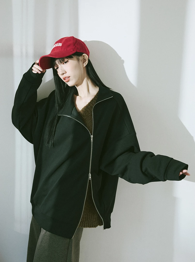 斜拉鍊設計疊穿大學T