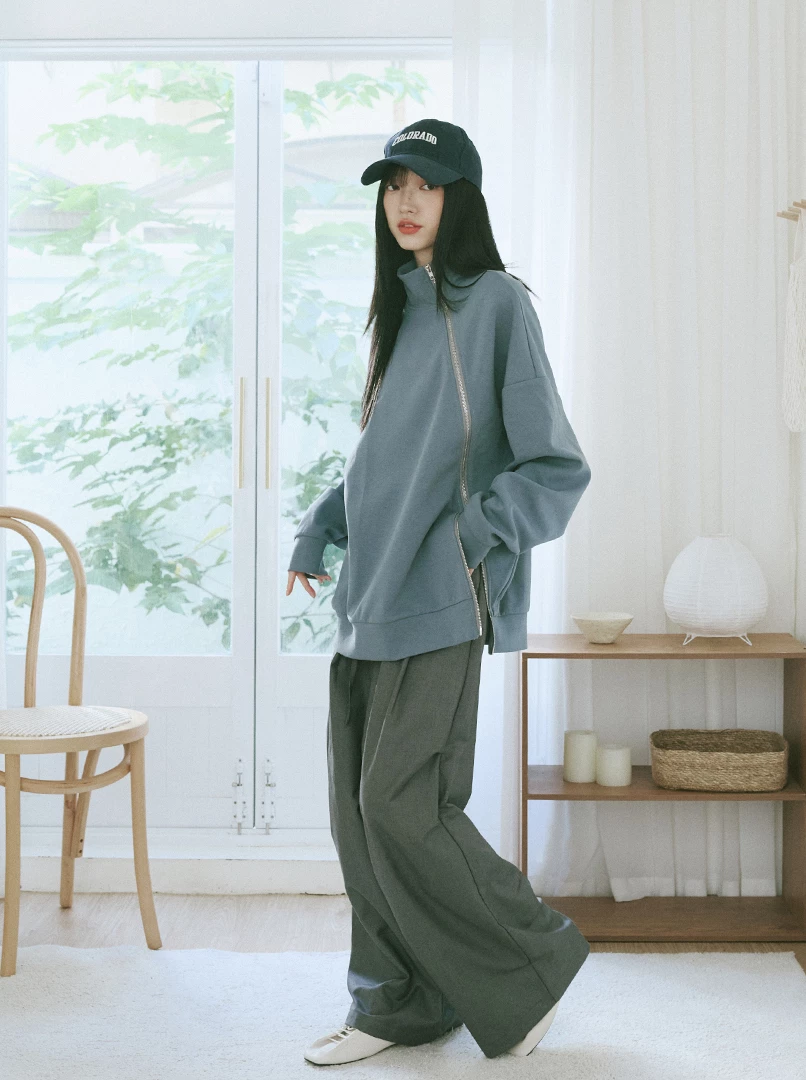 斜拉鍊設計疊穿大學T