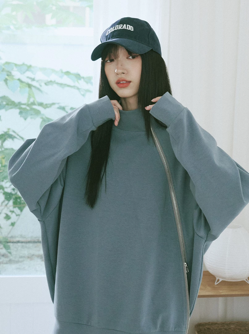 斜拉鍊設計疊穿大學T