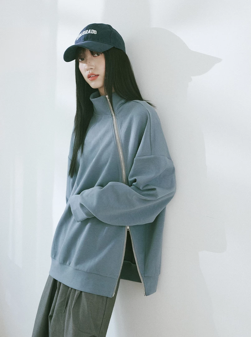 斜拉鍊設計疊穿大學T