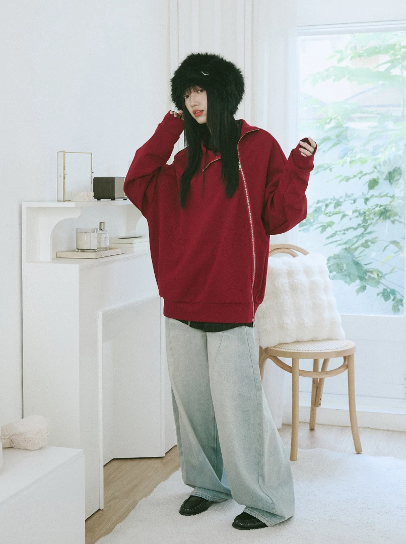 斜拉鍊設計疊穿大學T