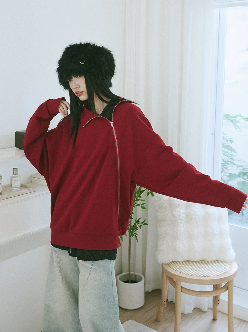 斜拉鍊設計疊穿大學T