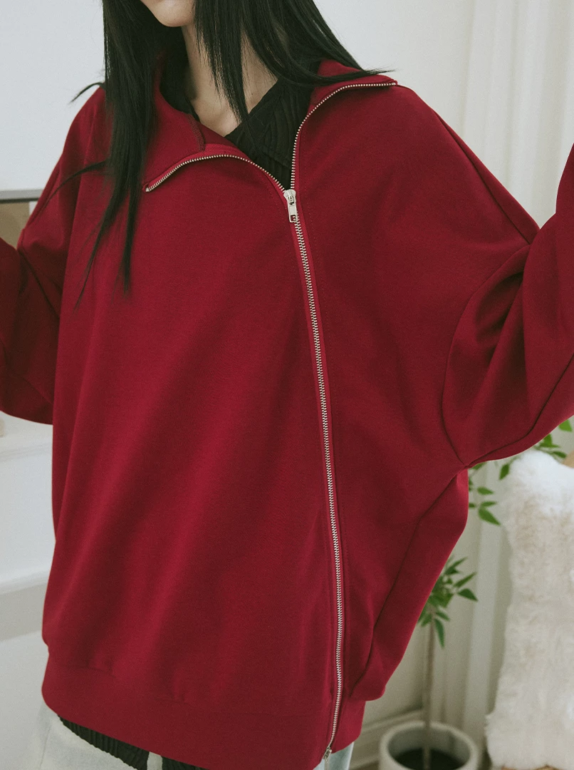 斜拉鍊設計疊穿大學T