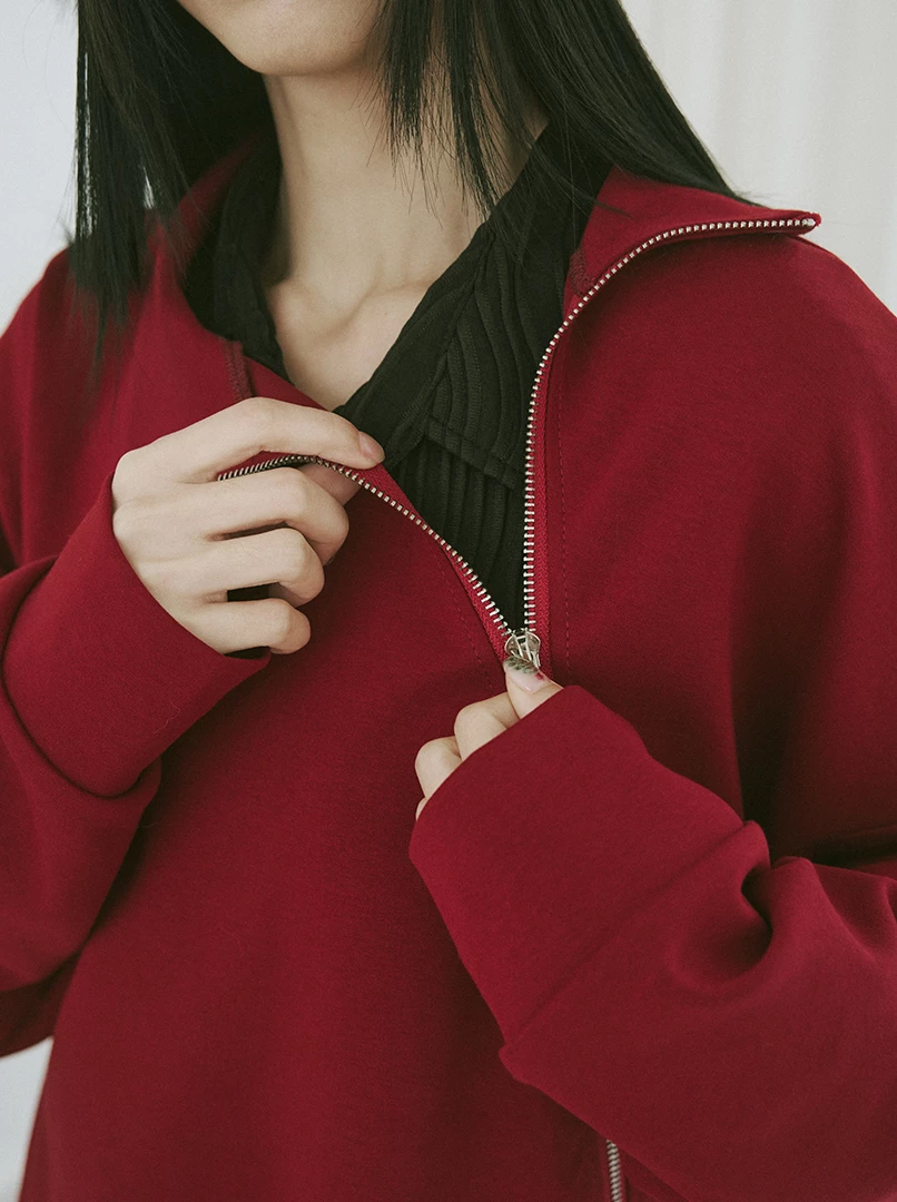 斜拉鍊設計疊穿大學T