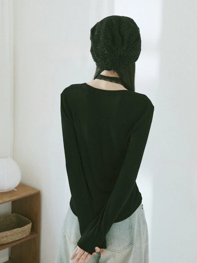 U領打底長袖上衣