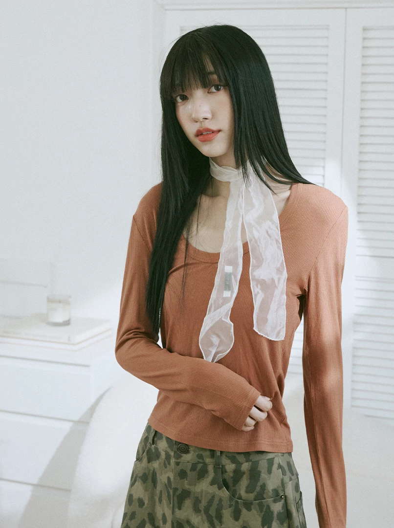 U領打底長袖上衣