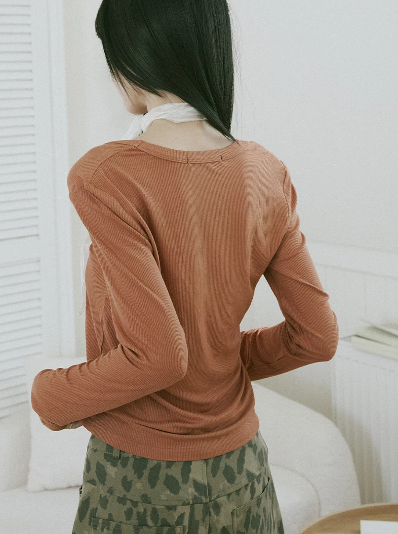 U領打底長袖上衣